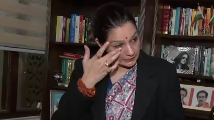 Priyanka Chaturvedi Breaks Down While Speaking on Ajit Pawar’s Demise, Maharashtra Mourns a Political Stalwart